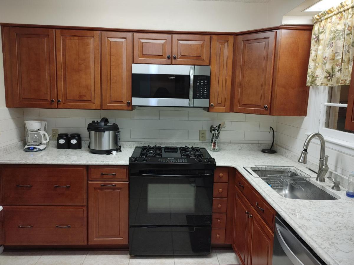 The Kind House Hosting, Low Monthly Rates, Traveling Nurses, Fletc, & Travelers! ブランズウィック エクステリア 写真